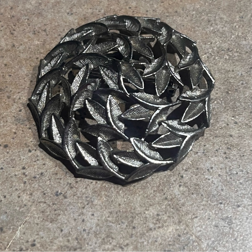VINTAGE Faux, Costume, Estate, Sliver Brooch - Picture 1 of 8